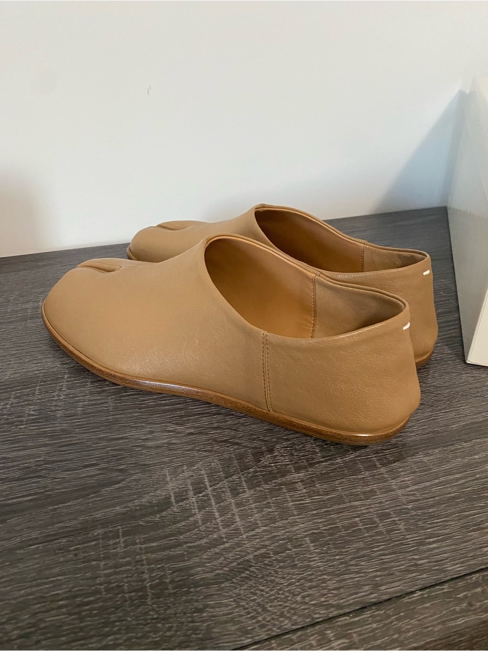 Maison Martin Margiela Men's Tabi Slip-On Loafers in Camel - Picture 4 of 6